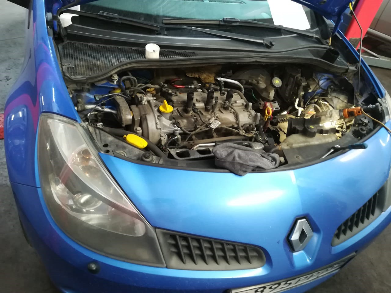 Отремонтировать двигатель рено. Renault Clio двигатель. Двигатель Рено Клио 3. Двигатель Клио РС 2. Рено Клио какой двигатель.