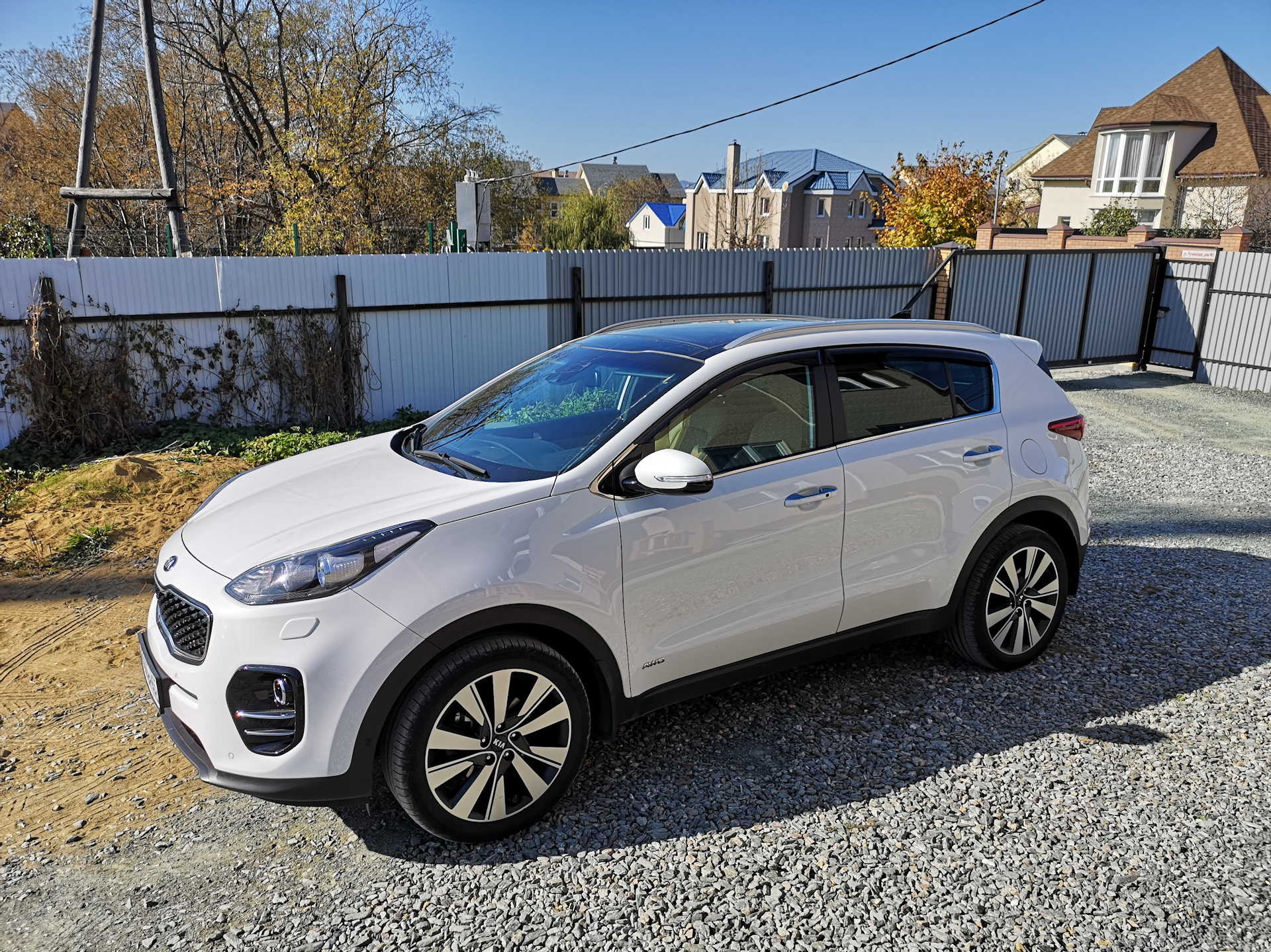 Авито киа спортейдж. Kia Sportage Premium. Kia Sportage Premium 2.4. Kia Sportage 4 Premium. Kia Sportage 2018 комплектации.