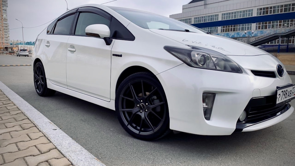 Приус 30 диски 17 в тёмный хром. Тойота королла сверловка дисков. Сверловка приус. Тойота приус 30. Тойота приус альфа gs комплектации.