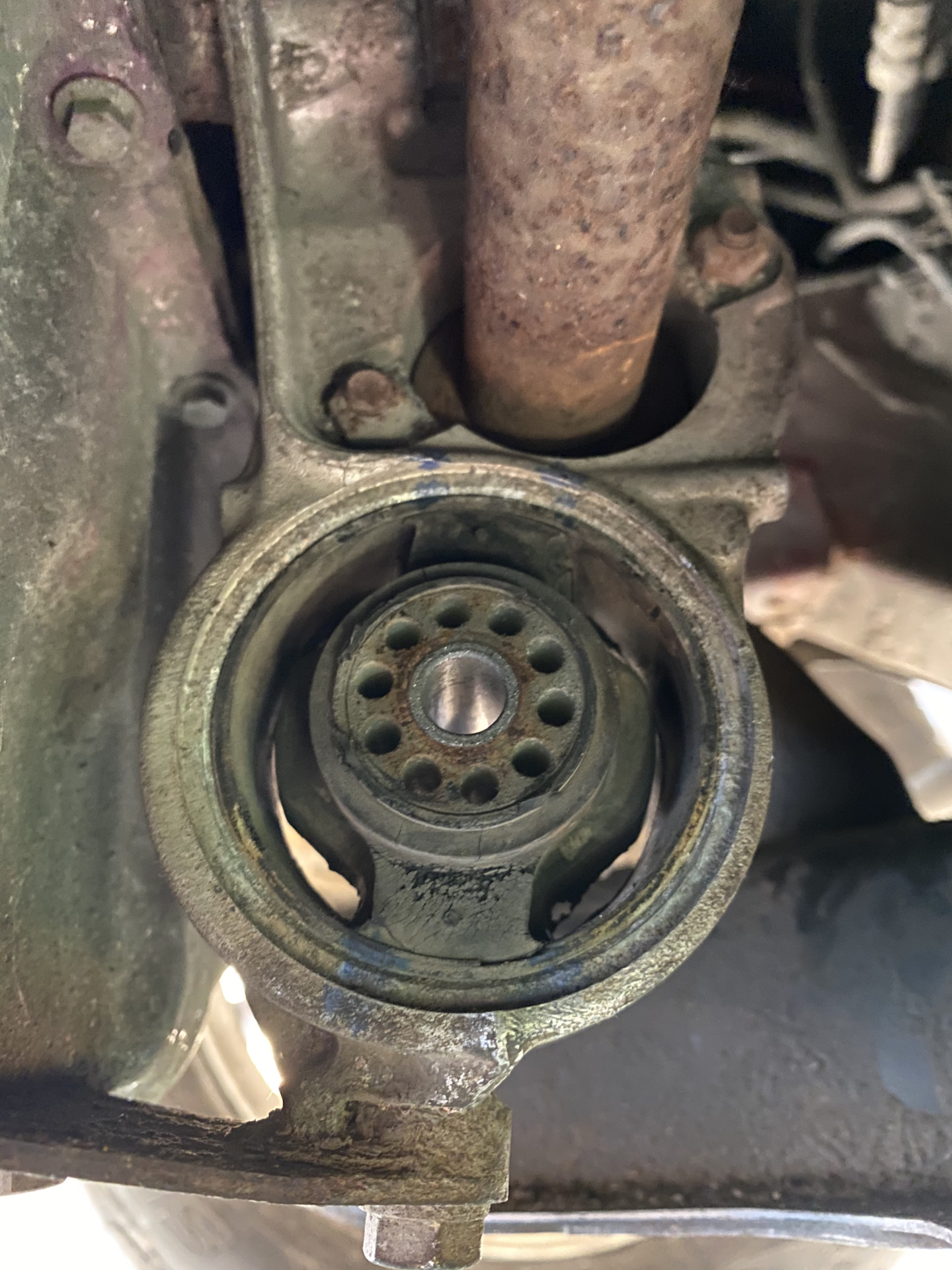 Замена нижней подушки двигателя пежо 206 — Peugeot 206, 1,6 л, 2007 ...