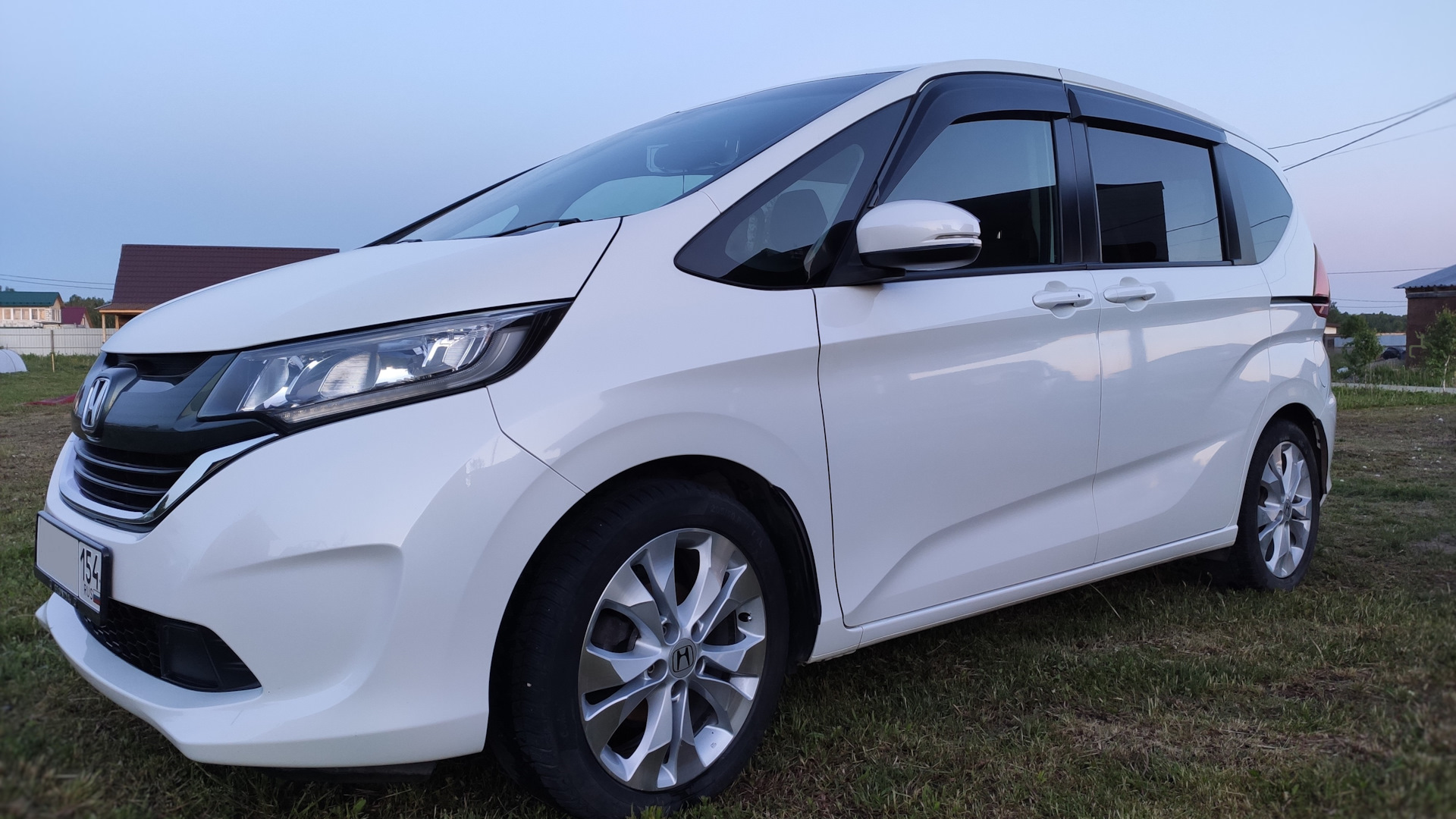 Honda freed 2 поколения