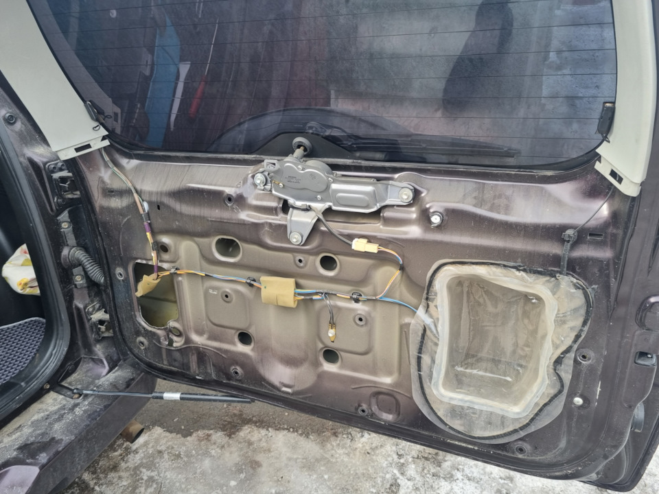 Оклейка пластика двери багажника в карпет. Шумоизоляция. — Suzuki Grand ...