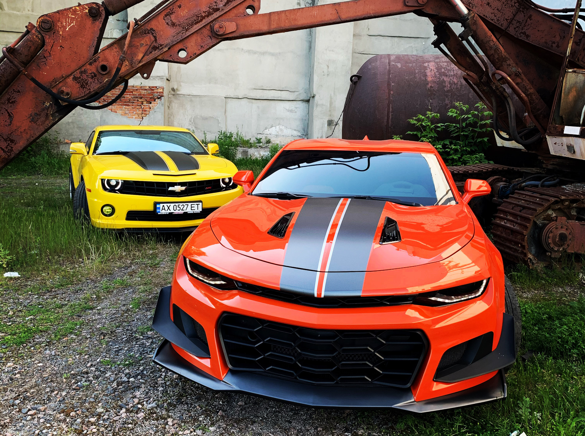 Chevrolet Camaro белая 6 поколение