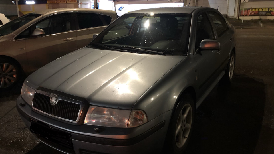 Правая фара ксенон переодически тухнет — Skoda Octavia A4 Mk1, 1,8 л ...