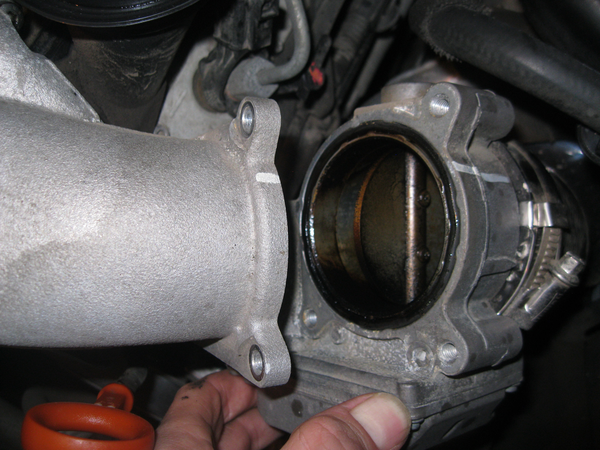 Замена свечей накаливания на туарег 2. Не набирает обороты туарег. Туарег 2005 сальник дроссельной заслонки. Туарег 2008 3,0 дроссельная заслонка. 5 дизель.