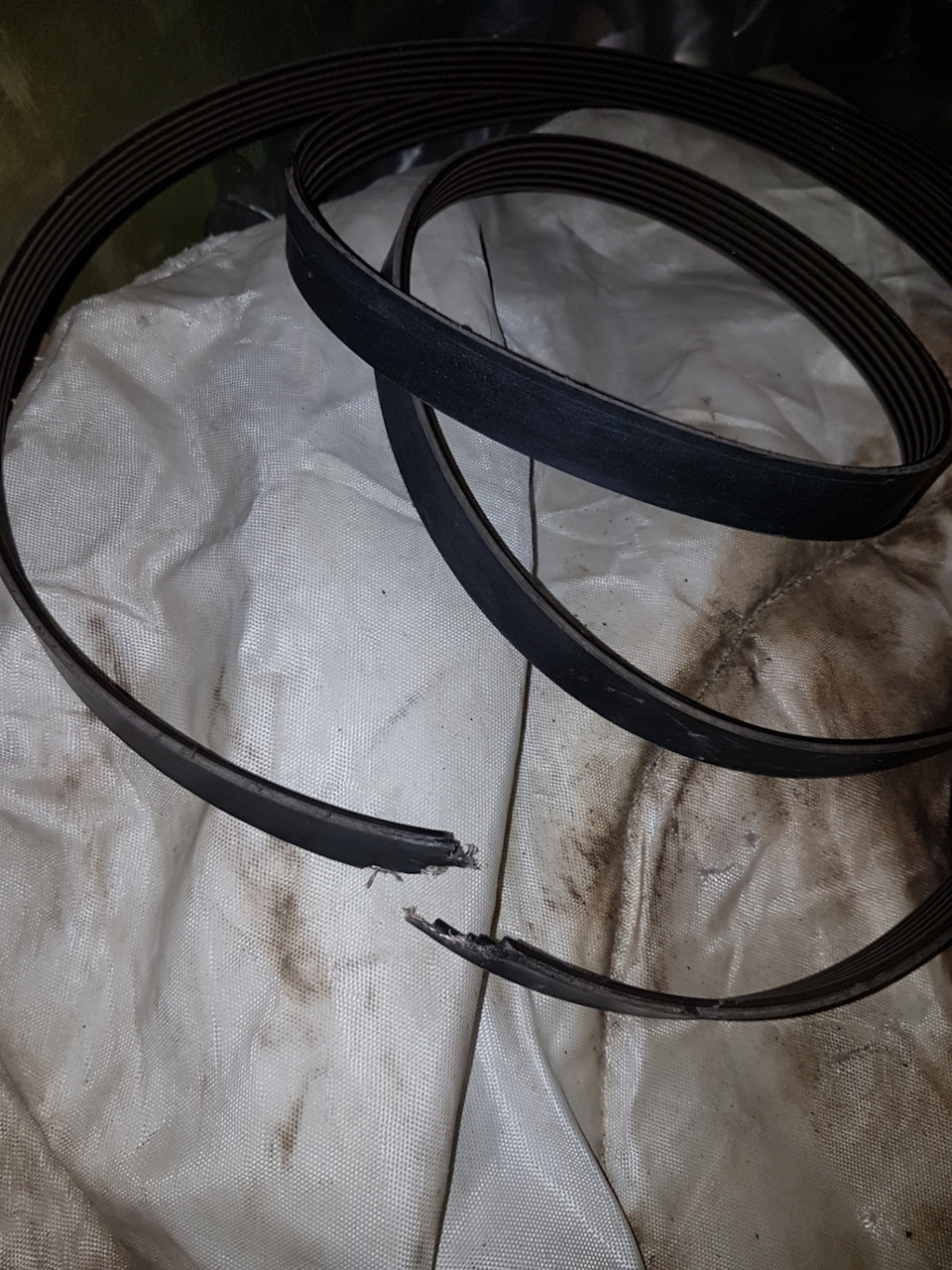 Порвался ремень навесного оборудования — Mitsubishi Outlander XL, 2,4 л ...