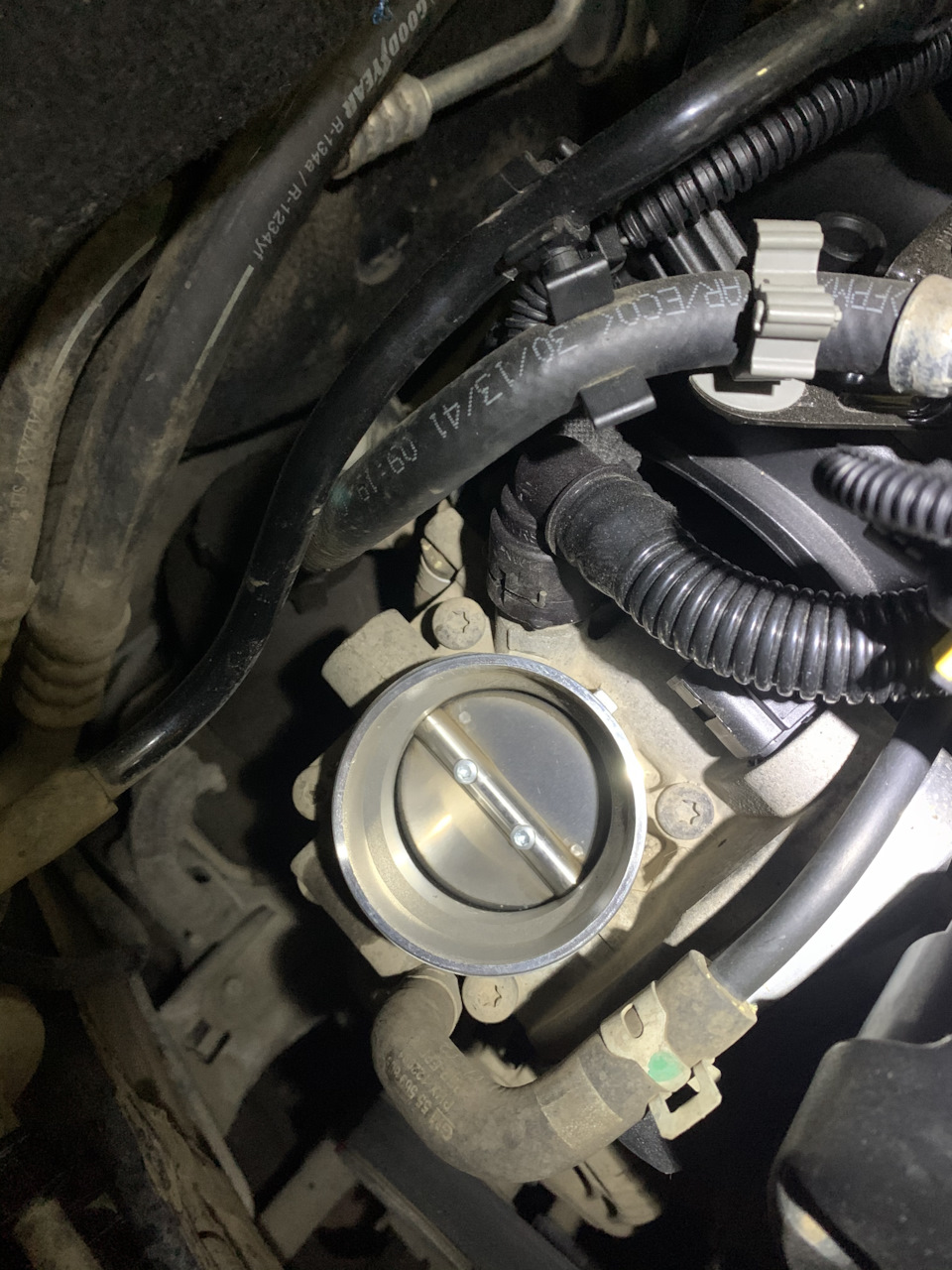 Чистка дроссельной заслонки. Супратек в двигатель. — Opel Astra H, 1,6 ...