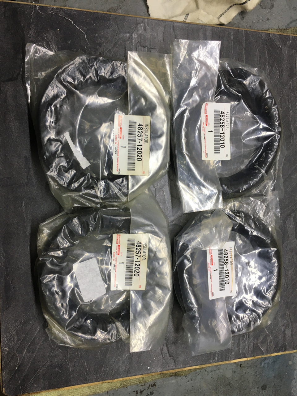 Резинки под задние пружины и колпачки ступиц — Toyota Corolla Levin ...