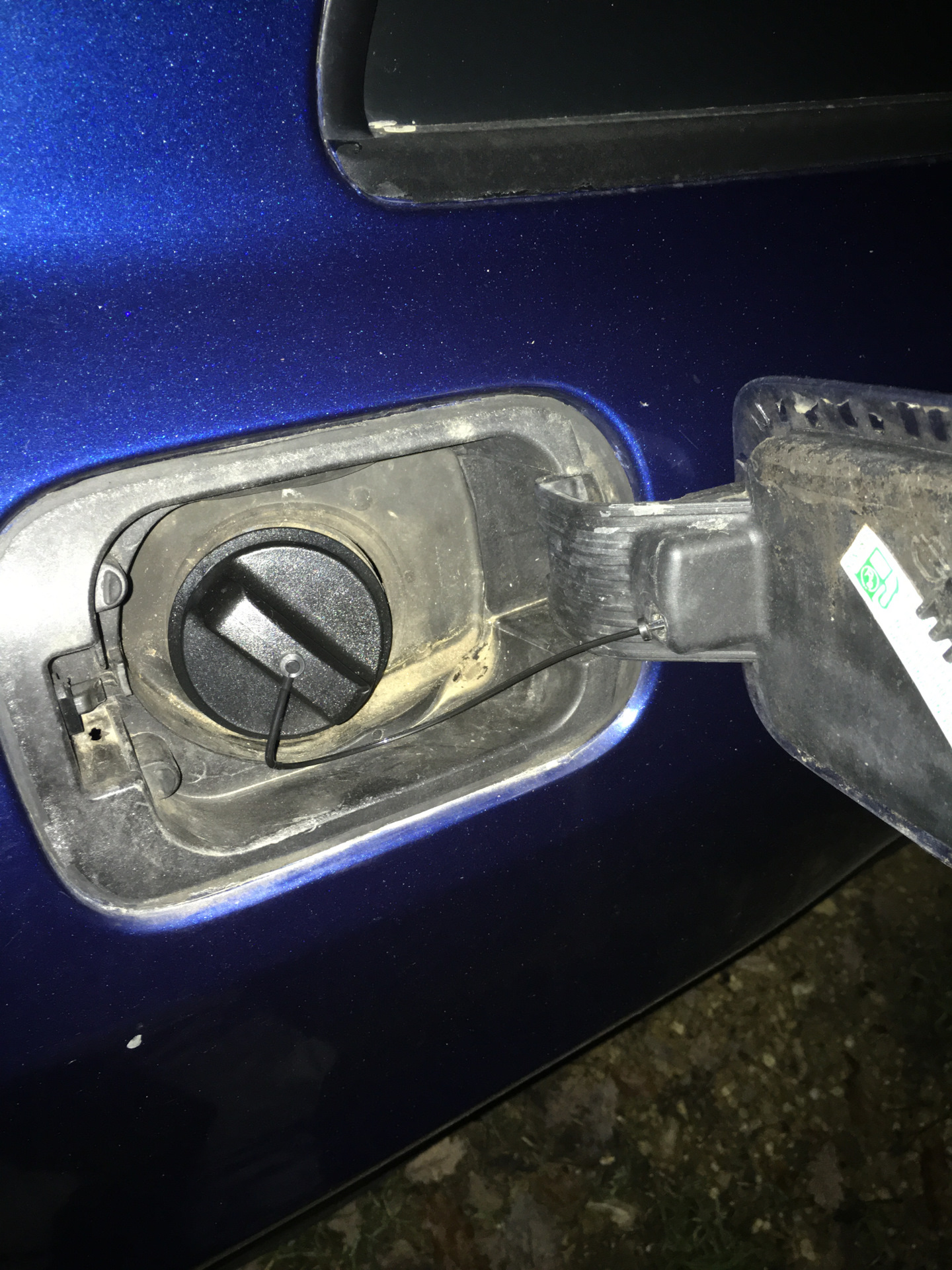 Крышечка бензобака от Лады — Peugeot 407 Coupe, 2,2 л, 2006 года ...