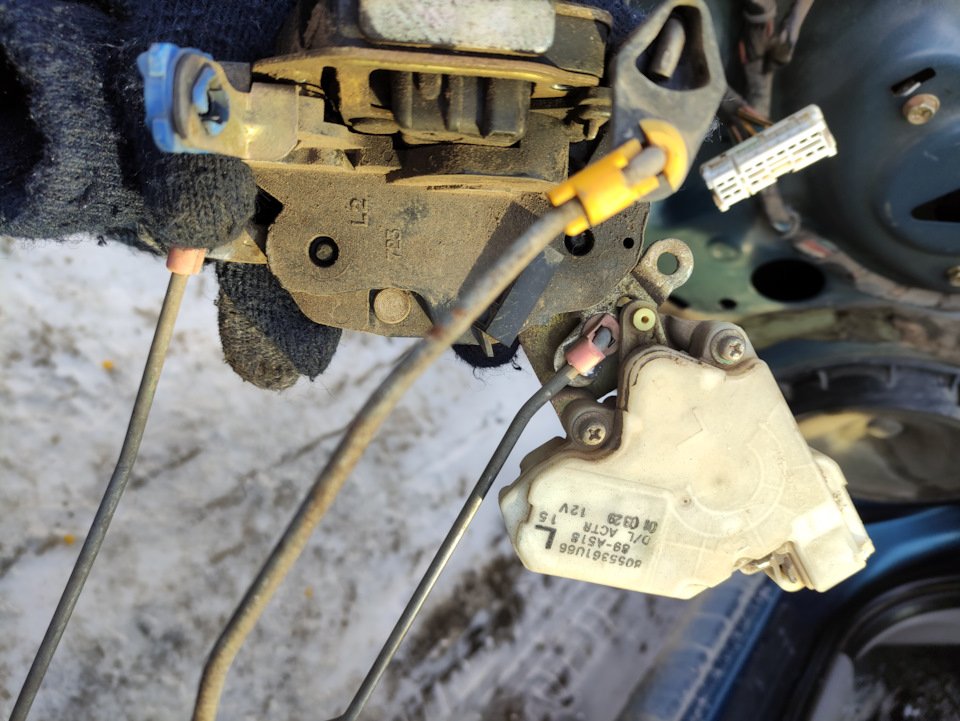 Сломался замок водительской двери. Часть первая (попытка ...