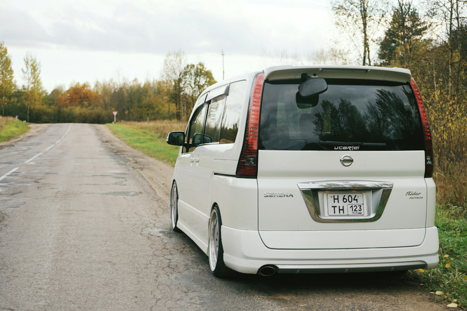 Ниссан серена с25. Nissan Serena JDM. Ниссан Серена JDM.