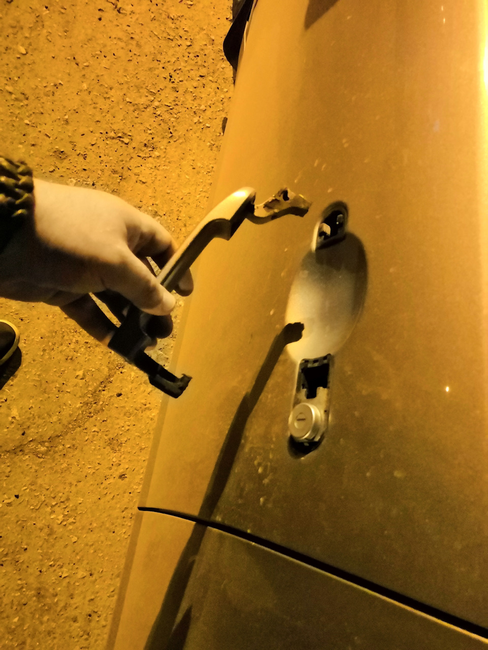 Сломалась ручка водительской двери — Nissan Tiida (1G), 1,6 л, 2010 ...