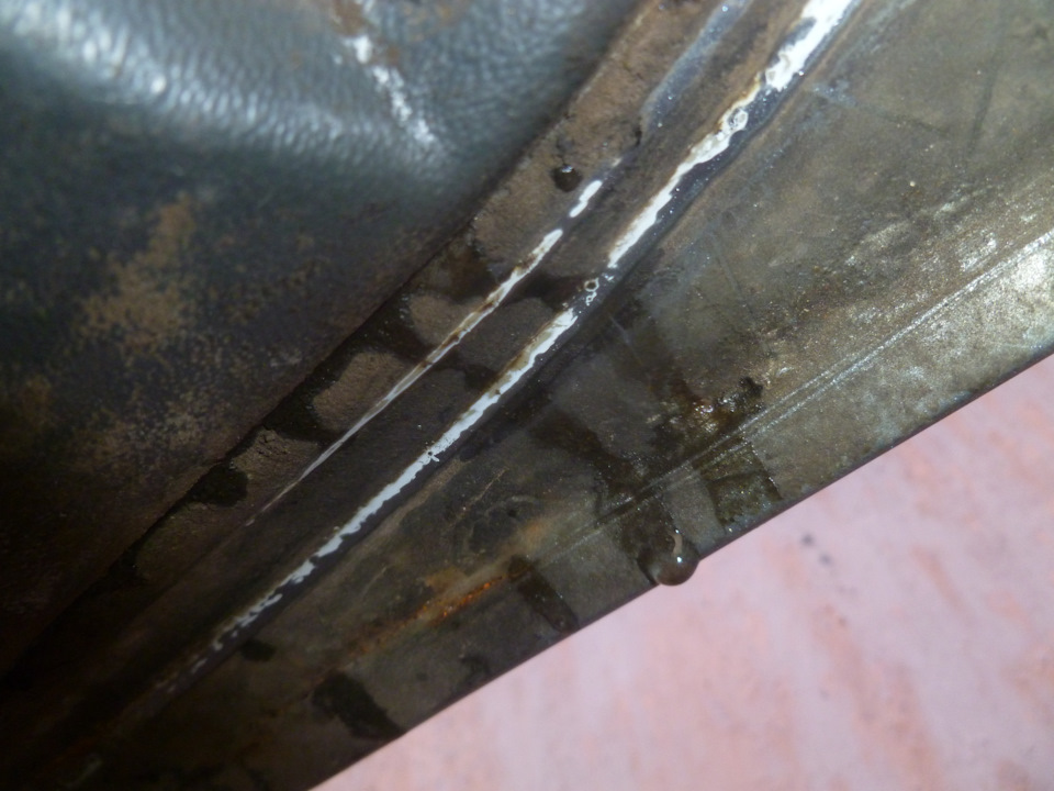 Вода течет из под обшивки. — Lada 2120 Надежда