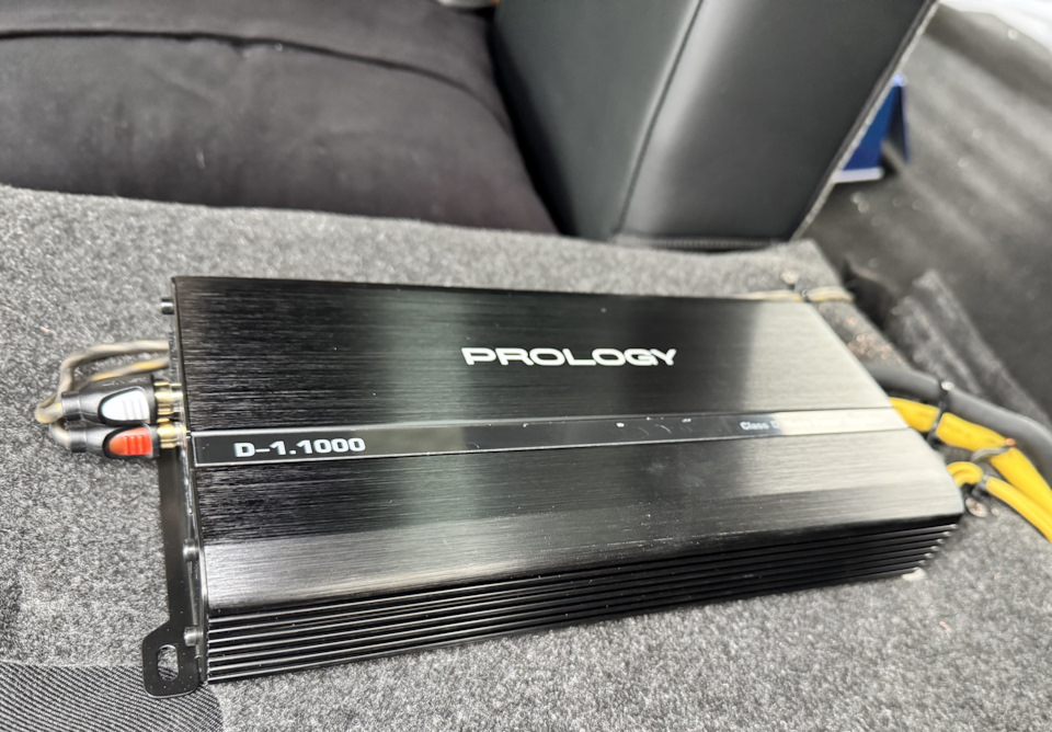 Всё на месте, отрегулировал, всё дубасит в салоне, трусит 😁 Ну конечно нет так, что прям волосы в окно выдувает, но всё же не забываем, у меня два стелса ЗЯ, потому откуда ветер взять-то. — Lada Vesta (1G)