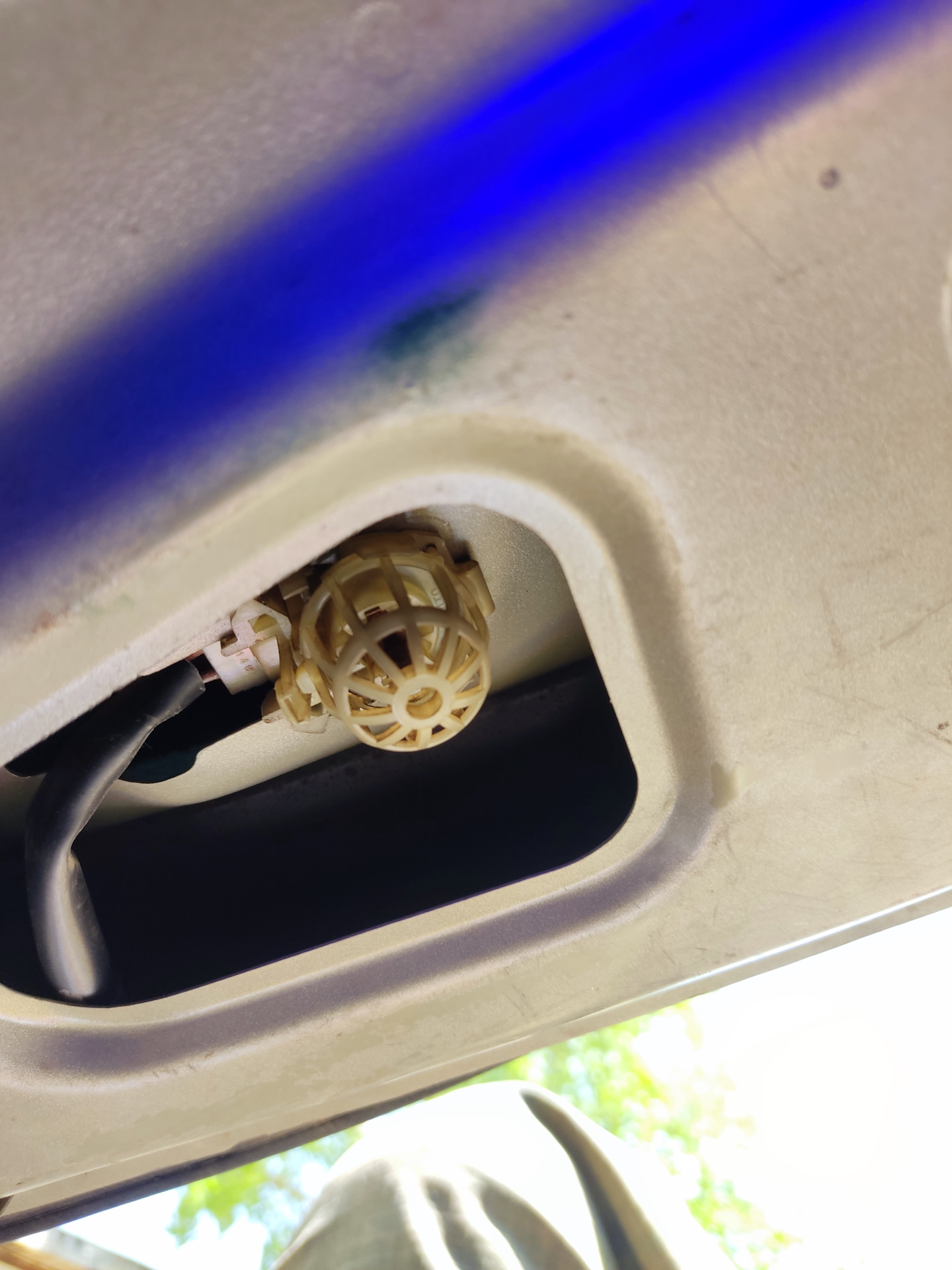 Как сделать подсветку в багажник, как заменить лампочку в багажнике ...