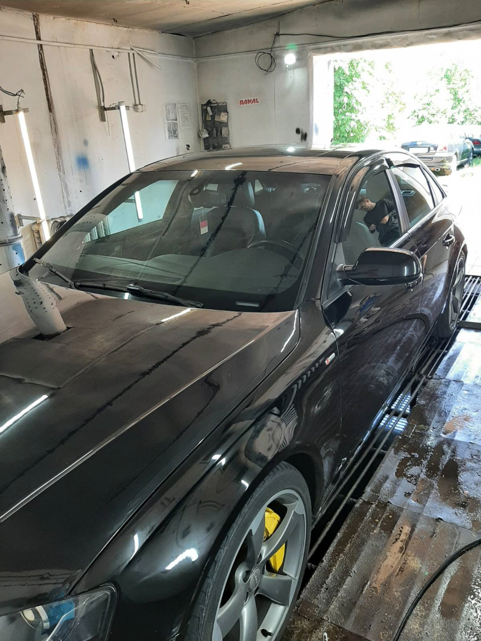 Намытый уезжал на покатухи — Audi A4 (B8)