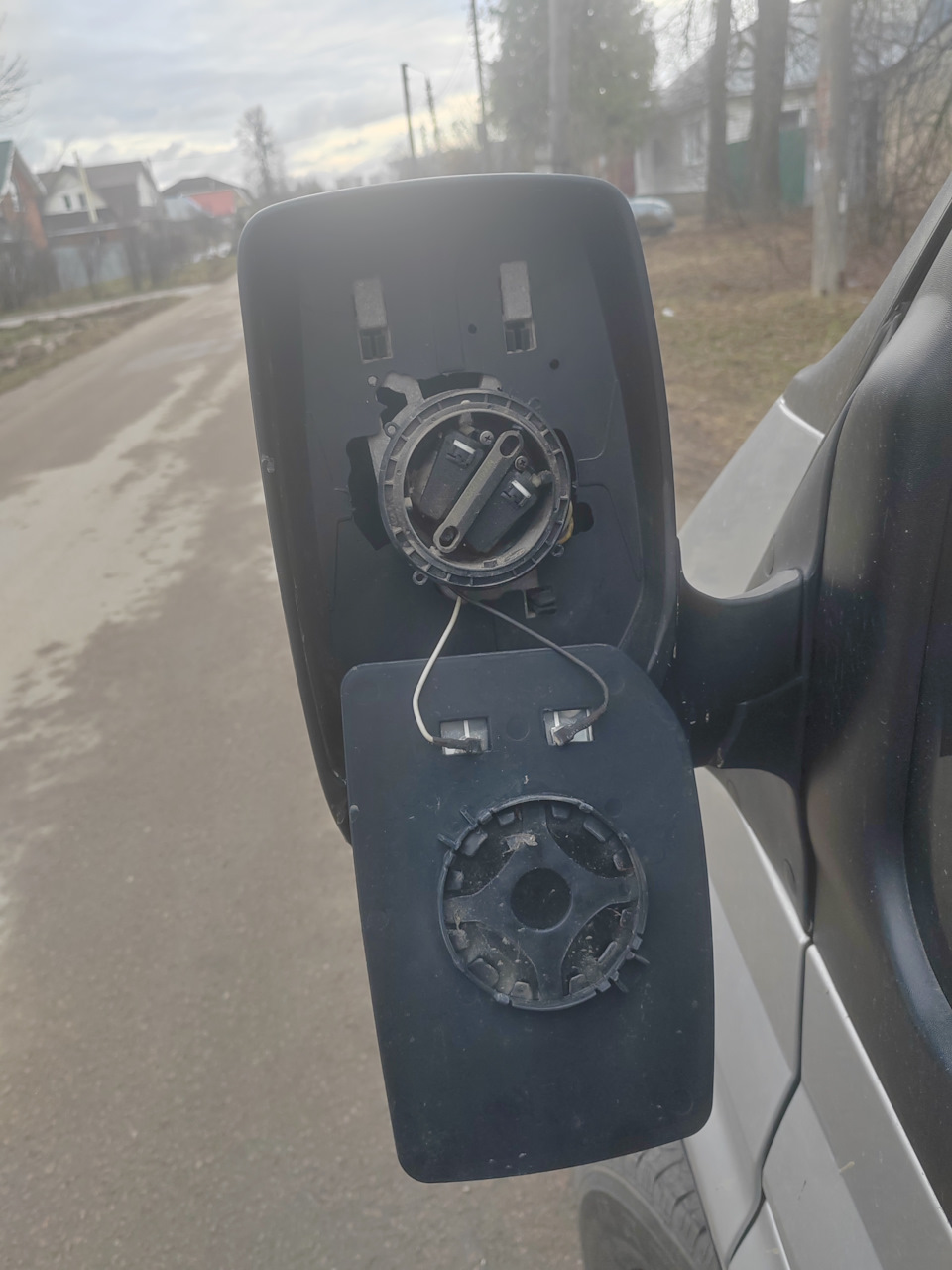 Снятие зеркального элемента без собственного вмешательства(легкое ДТП ...