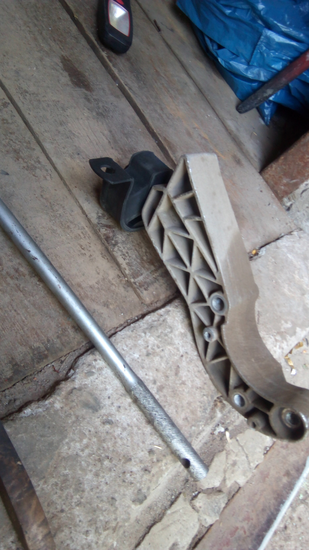 Замена задней подушки двигателя — DRIVE2