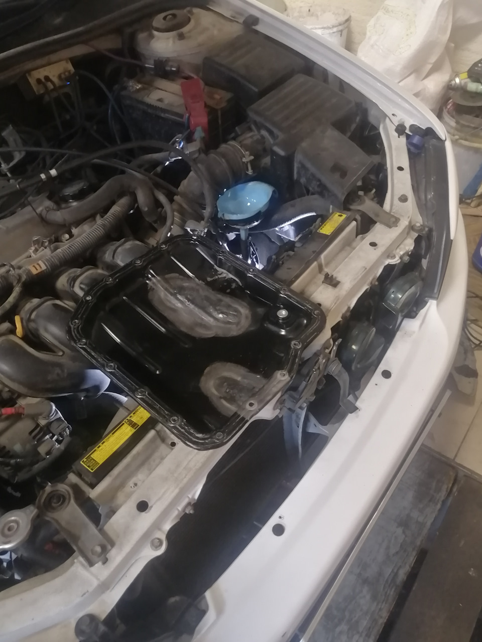 Замена поддона картера toyota land cruiser 200 своими руками. Тойота виста замена масел. Замена масла в акпп тойота виста ардео. Тойота камри заливная пробка акпп. Как правильно поменять масло гур на тойота виста.