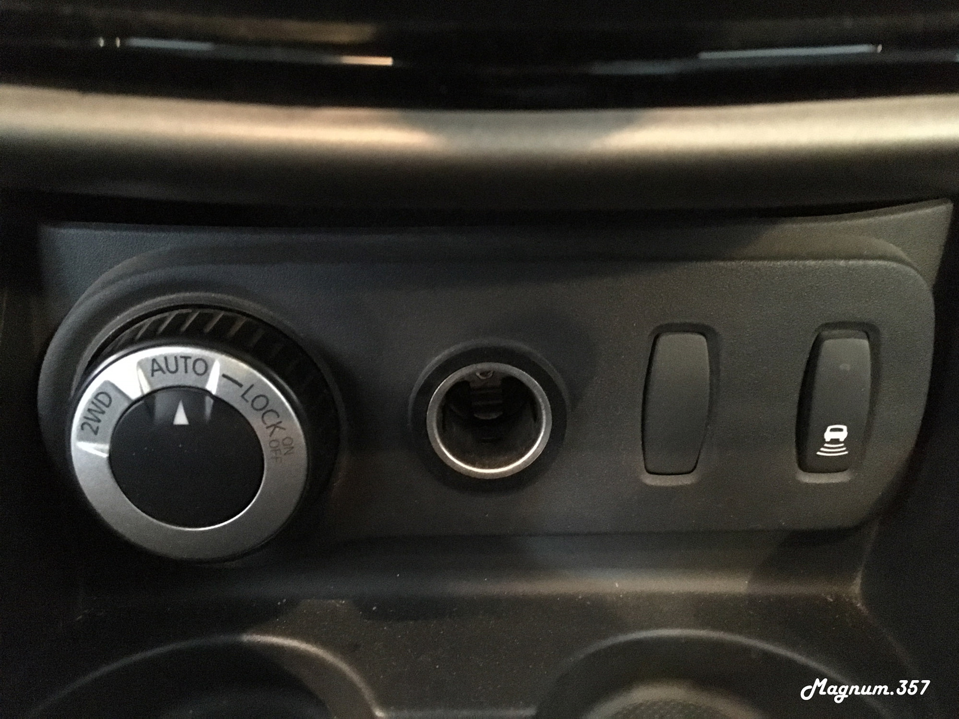 Кнопки дастер купить. Renault Duster 2014 кнопки ESP. Renault Duster кнопка парктроника. Кнопка ESP Дастер 1. Рено Дастер 1 кнопка парктроника.