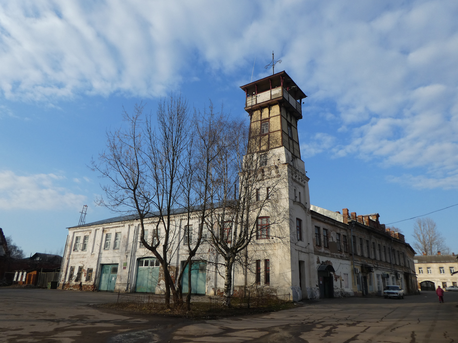 Подслушано в тутаеве. Пожарная каланча Тутаев. Тутаев каланча площадь. Тутаева – пожарная каланча. Каланча Тутаев левый берег.