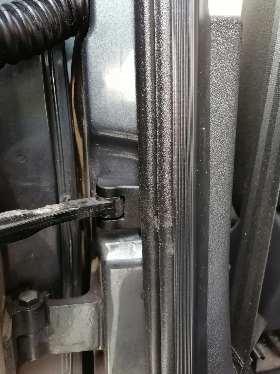 Конфирмат мне в порог. Накладки на петли ограничителей дверей. Заглушки ...