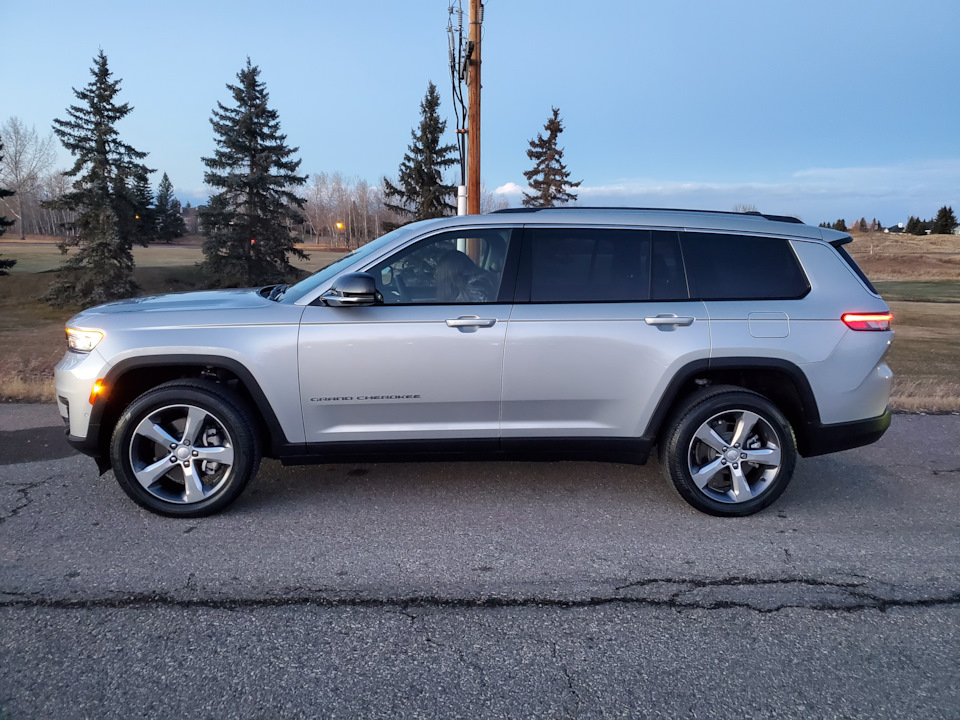 Jeep grand cherokee 2022 интерьер