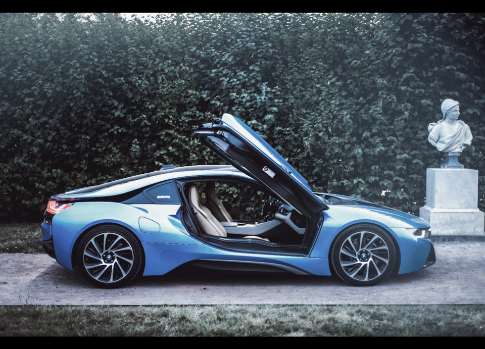 BMW i8 внутри снаружи