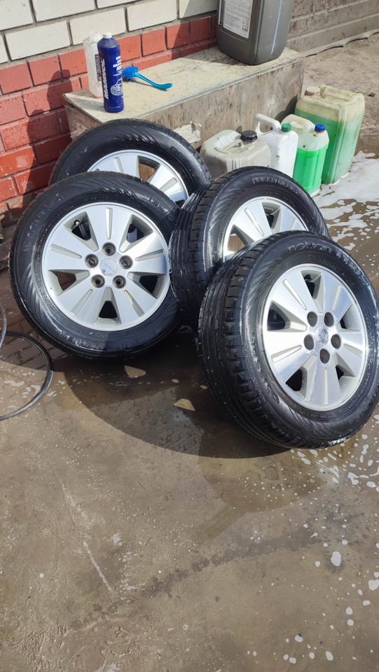 Шины летние Nokian 195/65 R15, литые диски Auteh 5,5Jx15 ET45 5x114,3 ...