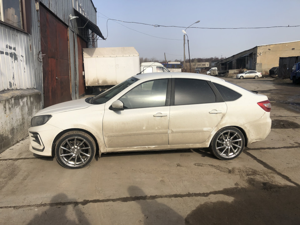 Лето — Lada Гранта Лифтбек (2G), 1,6 л, 2018 года | колёсные диски | DRIVE2