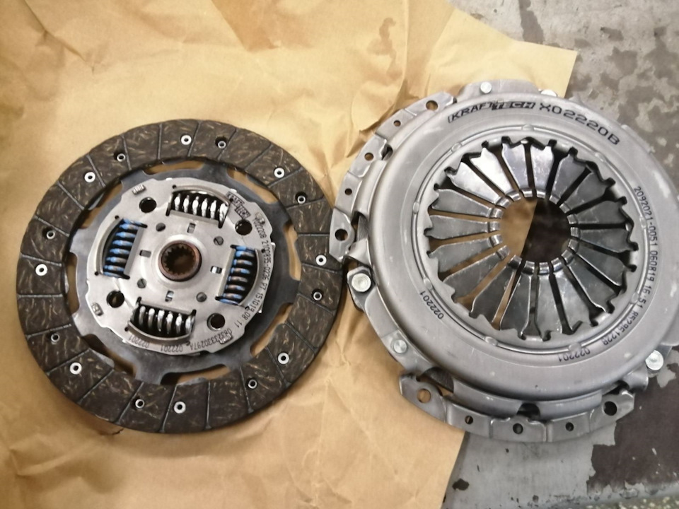 Сцепление спонтанно! Помогите! Не включаются не одна скорость на ...