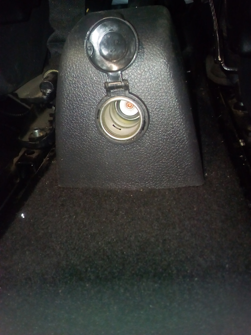 Дополнительная розетка. — Lada Гранта Лифтбек (2-е поколение), 1,6 л ...