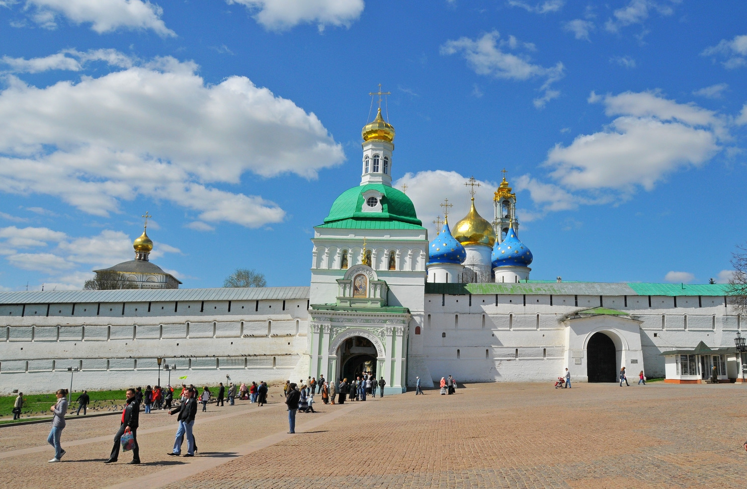 М8 сергиев посад. Троице-Сергиева Лавра вертолетная площадка.