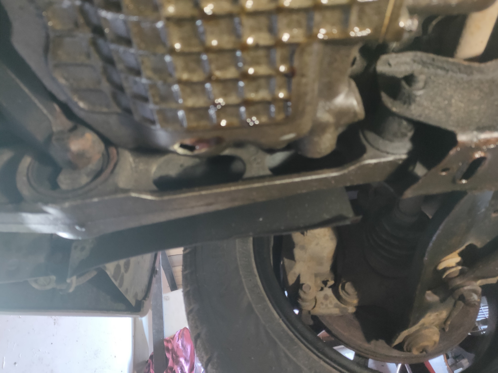 Замена пробитого поддона 2.4edZ — Dodge Neon II, 2 л, 2003 года ...