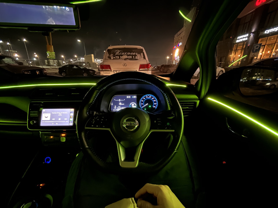 Атмосферная подсветка салона. — Nissan Leaf (2G), 2017 года ...