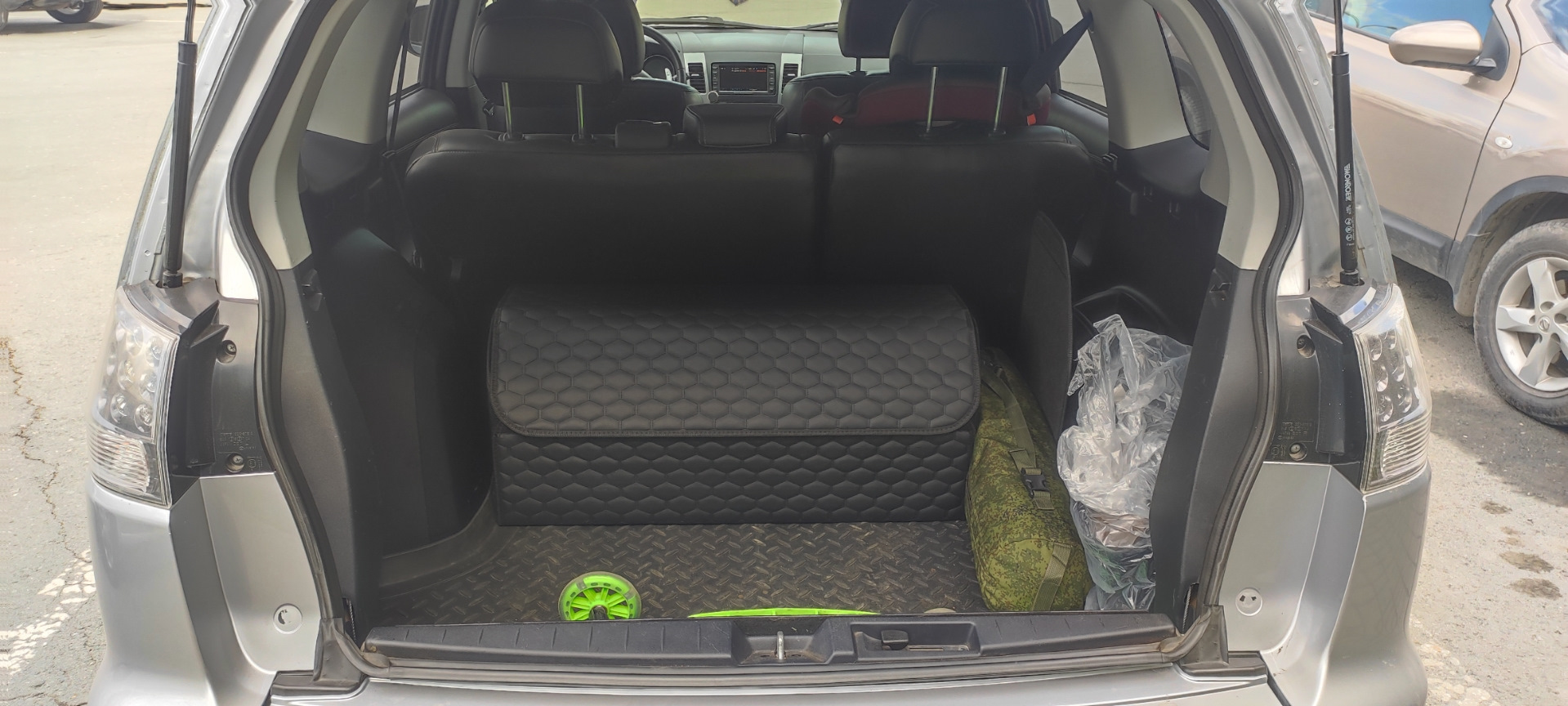 Чемодан в багажник. — Mitsubishi Outlander XL, 2,4 л, 2011 года ...