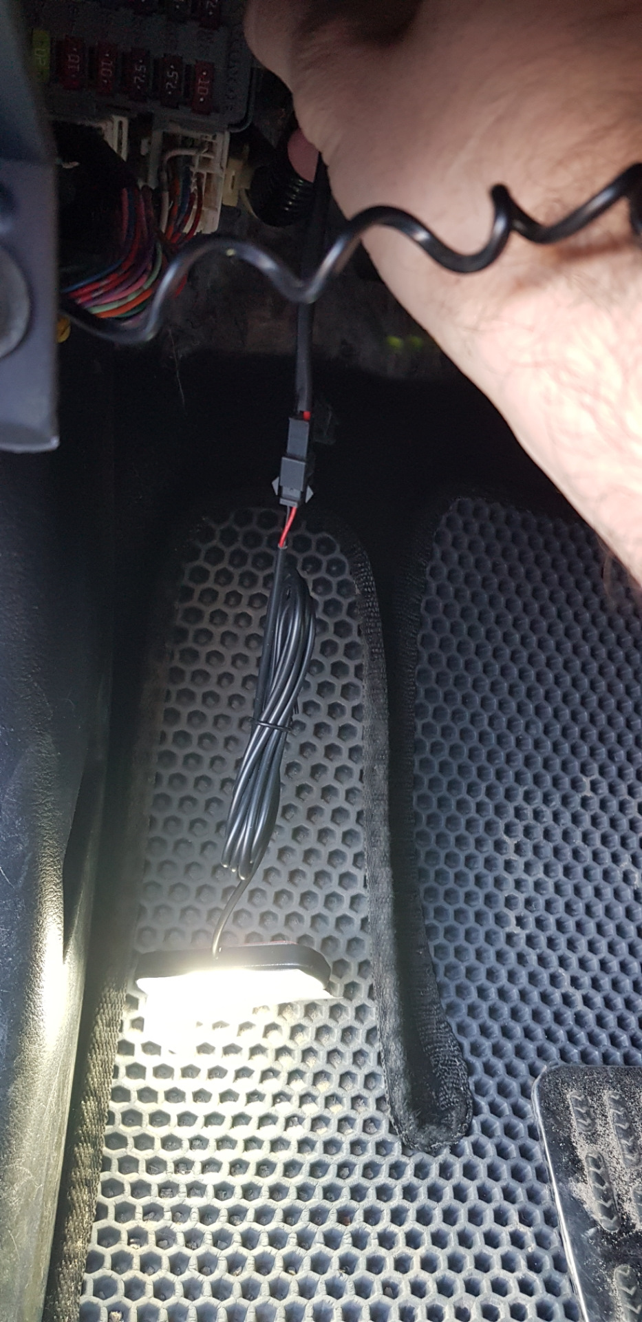 Освещение в ногах авто