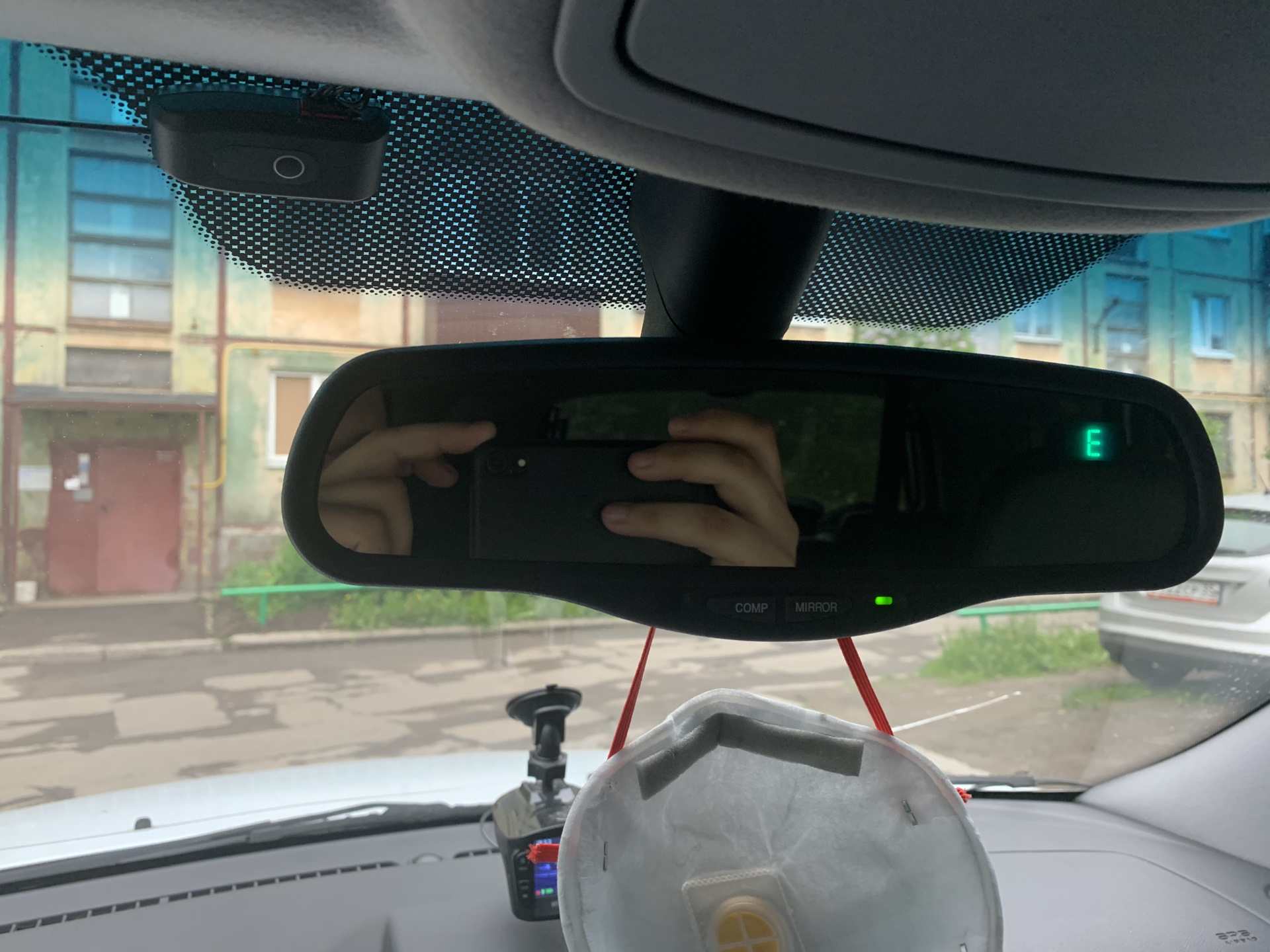 Автозатемнение зеркала заднего. Kia Sportage 3 зеркало салонное с автозатемнением.