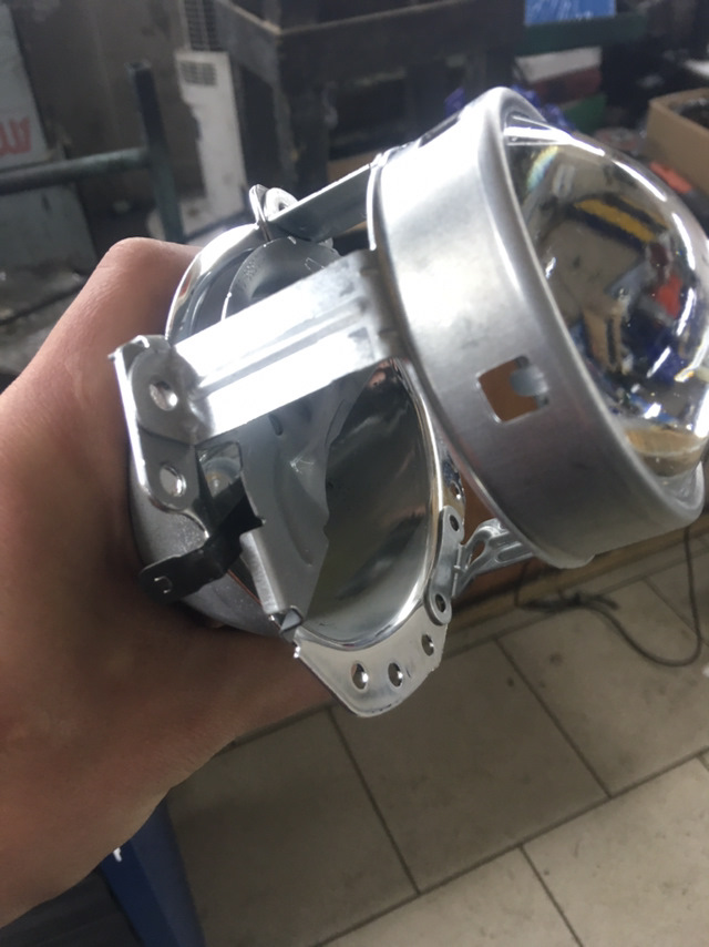 Чистка линзы фары без разбора. Линзы без снятия. Линзы в тигуан 1. Способы снятия линз. Рено меган 2 помутневшие фары.