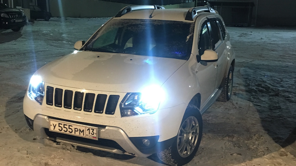 Renault Duster белый лёд 2.0  4х4