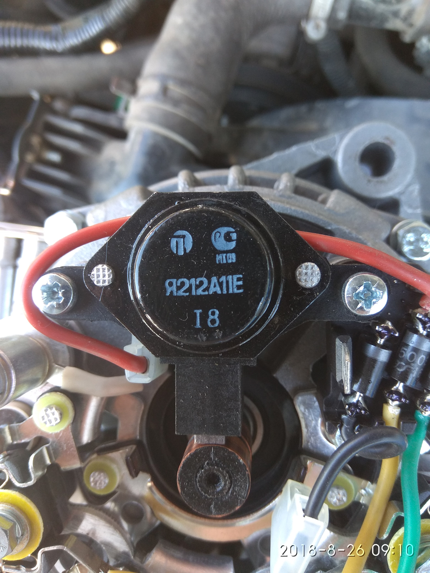 Щетки генератора нива 2121. Шоколадка генератора нива. Дополнительный диод в генератор ваз 2110. Нива 21213 генератор щеточный. Генератор нива 21213.