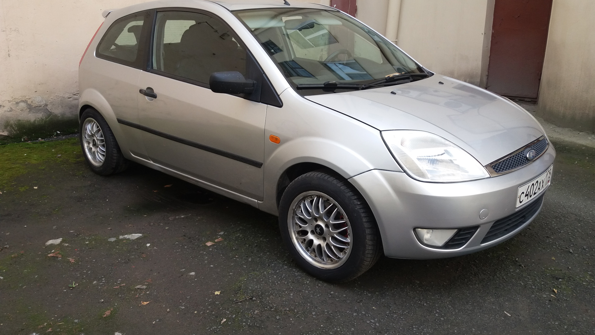 Форд фиеста 2003. Форд Фиеста 2003 года. Ford Fiesta 2003 года. Форд Фиеста 2003 года фото.