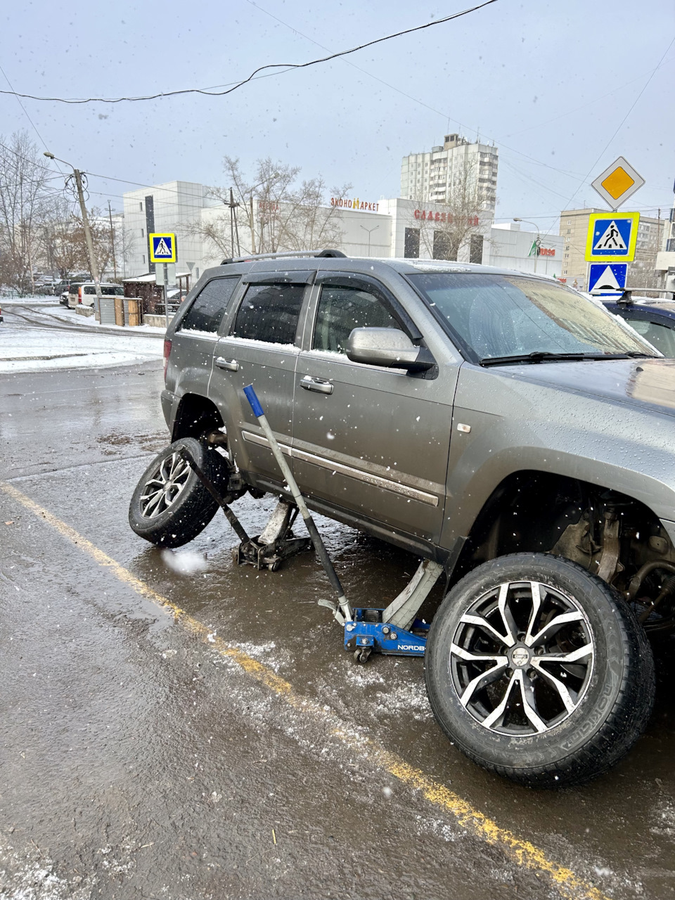 Чуть было не было – всесезонная резина в снегопад — Jeep Grand Cherokee  (WK), 4,7 л, 2008 года | шины | DRIVE2