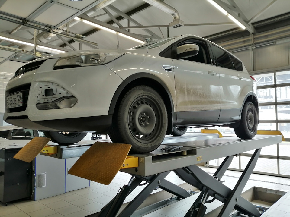 Замена лампочки H10 в ПТФ без снятия подрыльника. — Ford Kuga (2G), 2,5 ...