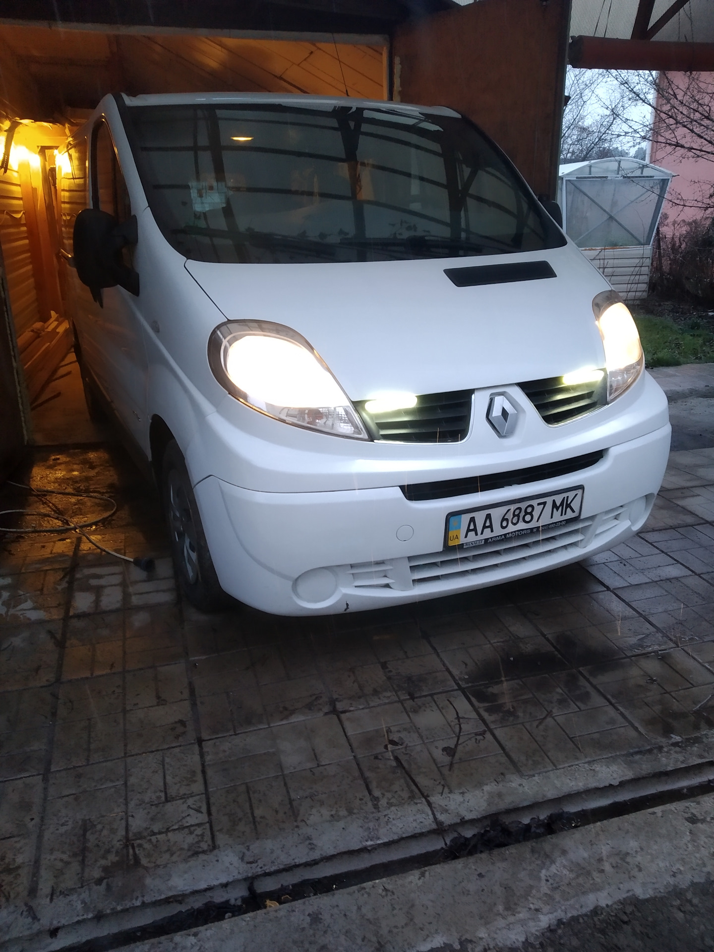 Пришло время. $ 11 000 — Renault Trafic (2G), 2 л, 2012 года | продажа  машины | DRIVE2