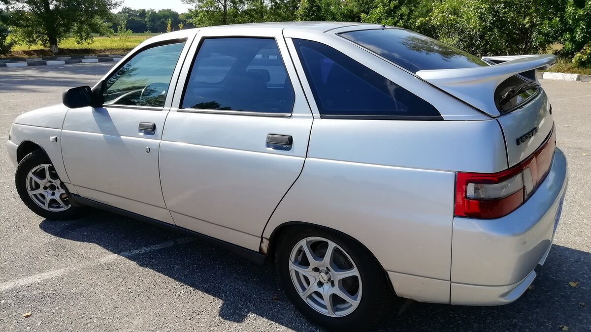 Что такое ваз 21 12. Ваз 2112 хэтчбек. Ваз 2112 заводская. Ваз 2112 хэтчбек серебристый. Ваз 2112 серая.