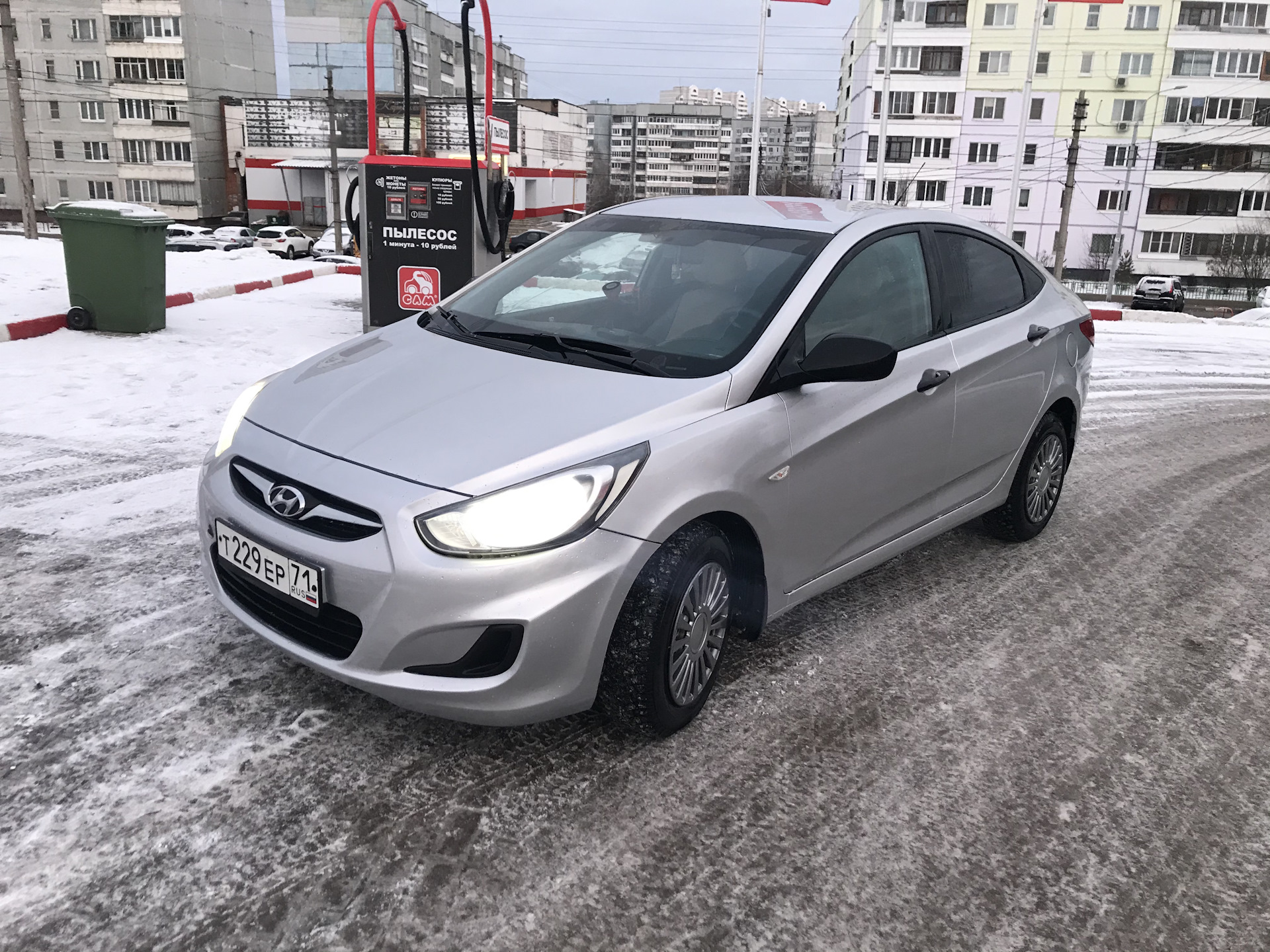 Hyundai solaris avito. Хендай Солярис м222ас178. Hyundai Solaris у212на161. Хёндай Солярис м191тх. Hyundai Solaris м500от43.