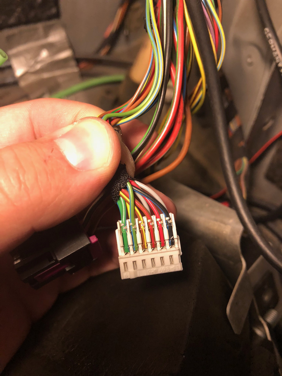 Фишка центрального замка дорест — Audi A8 (D2)