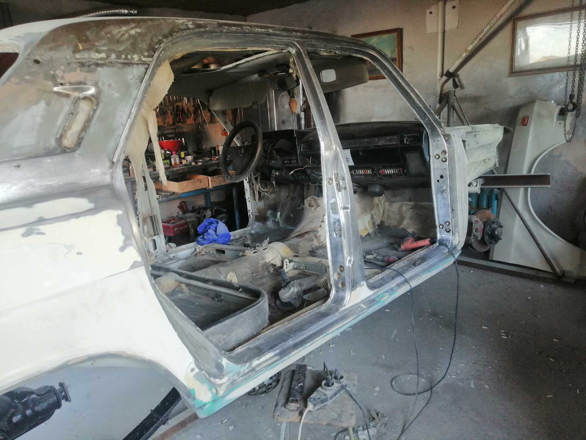 Зачистка от старой краски — ГАЗ 2410, 2,4 л, 1988 года | кузовной ...