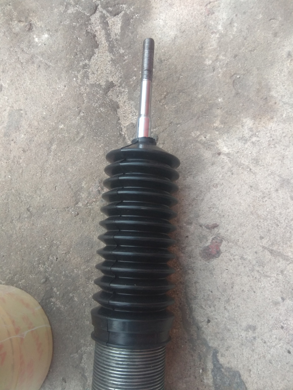 Примерка пыльника на шток амортизатора — Honda Civic Hatchback (5G)